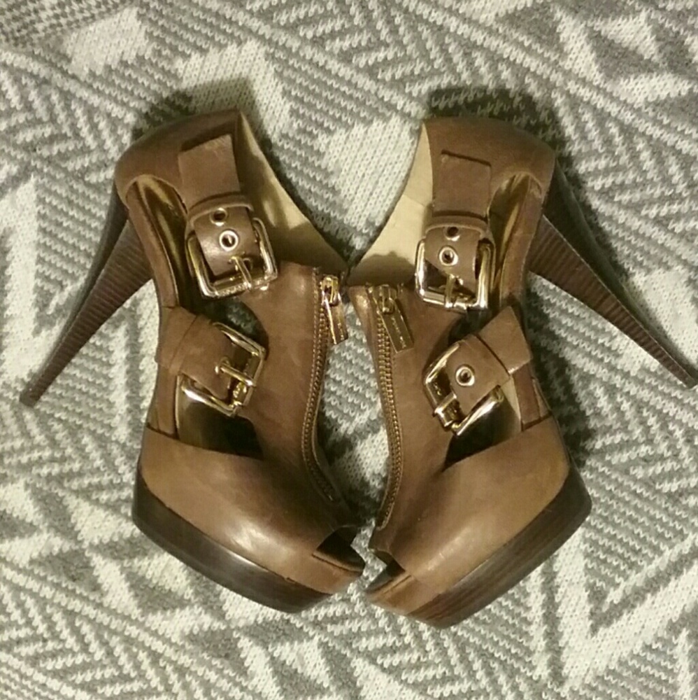 🔥Michael Kors Berkley Platform T Strap Sandals🔥